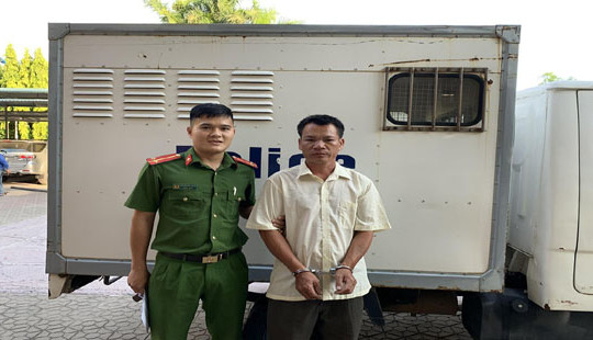 Dùng xẻng đánh vợ vỡ thận vì không để dành cơm tối