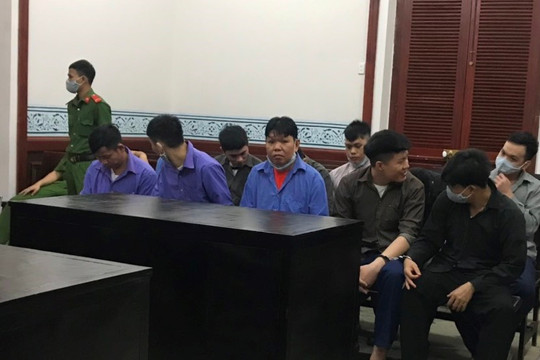 TP HCM: Thuê nhà nghỉ cho gái bán dâm rồi đục tường trộm tài sản