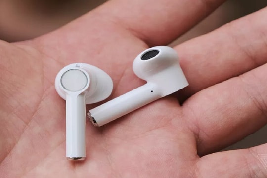 Hải quan Mỹ nhầm tai nghe OnePlus là AirPods giả