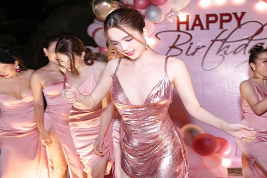 Ngọc Trinh đón sinh nhật sớm tại Hạ Long
