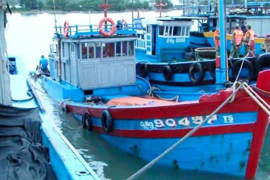 Quảng Ngãi: Một tàu cá bị chìm do ảnh hưởng bão số 5