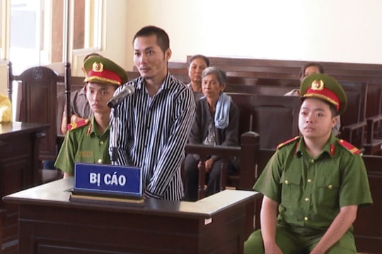 Đâm người tình già, “Phi công trẻ” lãnh 8 năm tù