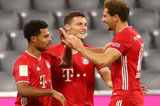 ĐKVĐ Bundesliga hủy diệt Schalke 8-0 ở trận ra quân