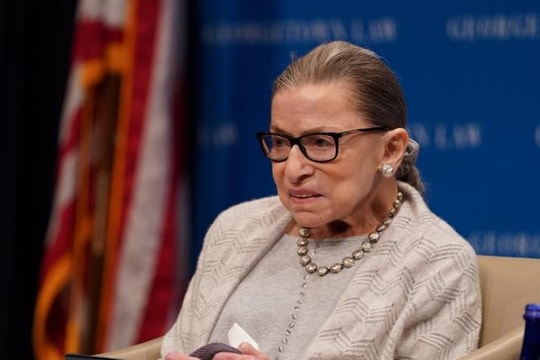 Thẩm phán Tòa án Tối cao Mỹ Ruth Bader Ginsburg qua đời ở tuổi 87