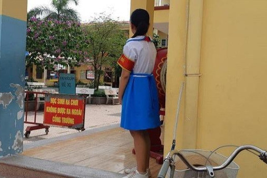 Từ 1/11, không phê bình học sinh trước trường, lớp