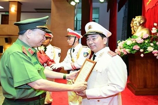 Bộ Công an thăng quân hàm Trung tướng cho Thứ trưởng Trần Quốc Tỏ