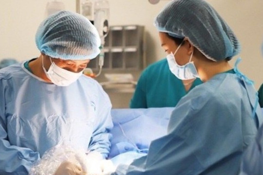 Hàng chục thai nhi được chữa bệnh từ trong bụng mẹ
