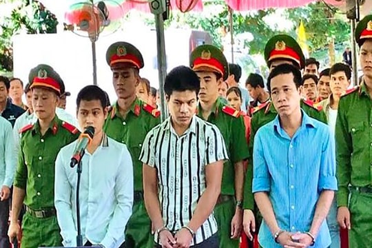 Nhậu xong, ba thanh niên giết người vì nghi “cầm đồ thuốc độc”