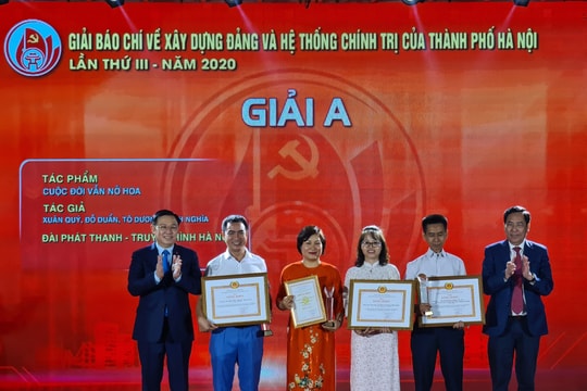 Hà Nội trao 2 giải báo chí của thành phố