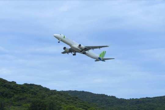 Khai trương 3 đường bay thẳng, Bamboo Airways tặng 1 tỷ đồng tiền mặt hỗ trợ hộ nghèo Côn Đảo