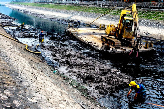 Xử lý ô nhiễm sông Tô Lịch: Việc cấp bách cần làm ngay