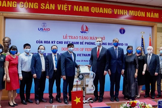 Mỹ trao tặng Việt Nam 100 máy thở ứng phó đại dịch Covid-19
