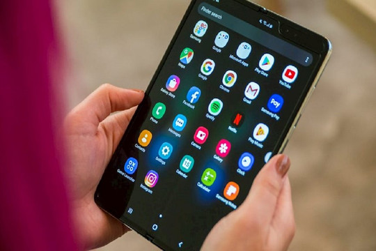 Galaxy Fold rao bán đầy trên mạng, mất nửa giá chỉ sau một năm