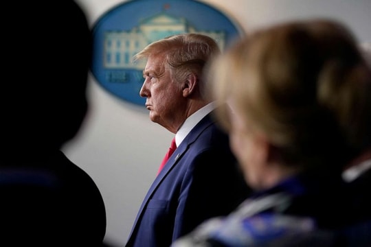Một số quan chức thân cận với Tổng thống Trump dương tính với COVID-19