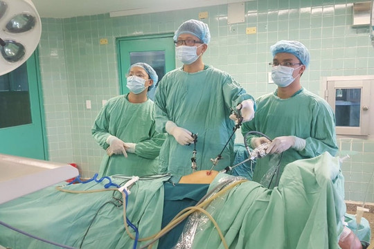 Vỡ bàng quang do nhịn tiểu suốt nhiều giờ