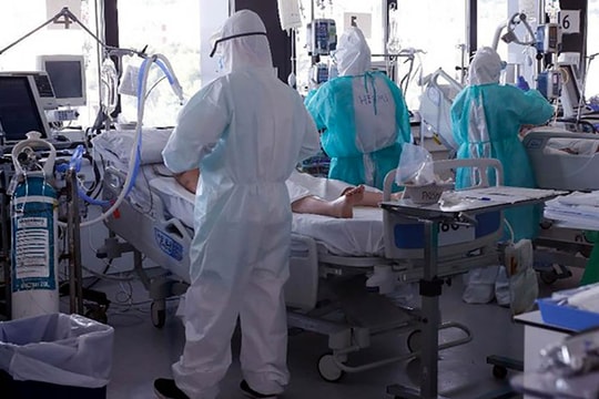 Thuốc điều trị Covid-19 tại Anh thiếu hụt do số người nhiễm tăng cao