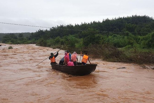 Tìm thấy thi thể người cha trong vụ hai cha con bị nước cuốn