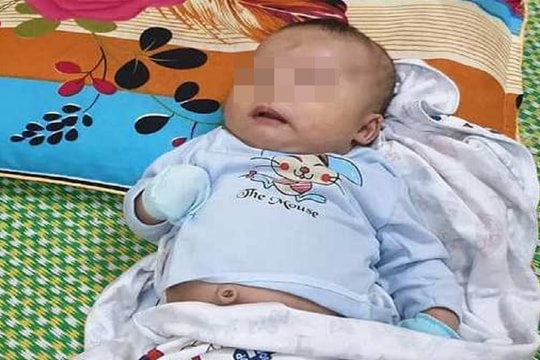 Bé trai 3 tháng tuổi bị bỏ rơi ở nhà văn hóa thôn