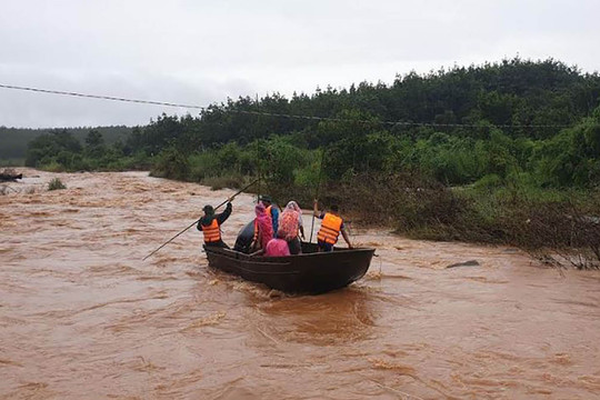Tìm thấy thi thể người cha trong vụ hai cha con bị nước cuốn