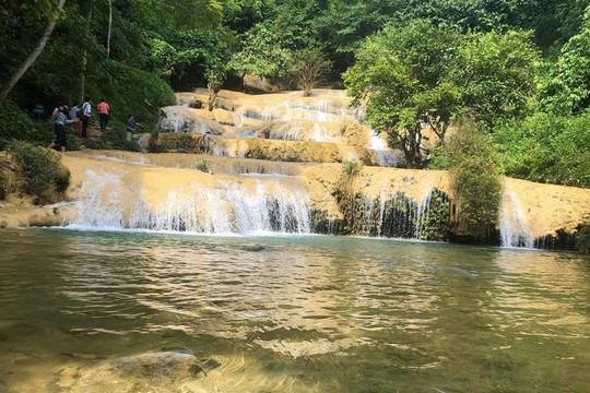 Thác Mây dẫn lối vào cõi mơ