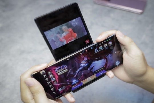 LG Wing: Smartphone xoay hình chữ T, giá hơn 17 triệu đồng