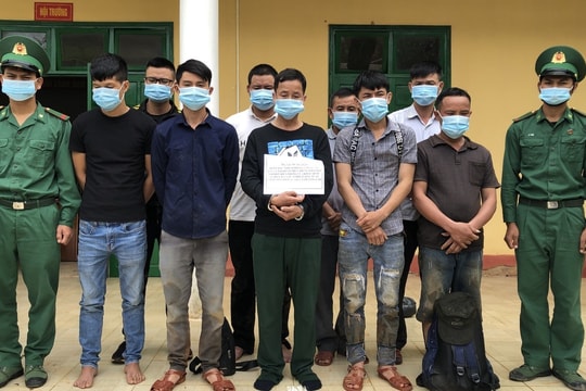 Bắt 10 đối tượng xuất cảnh trái phép sang Lào