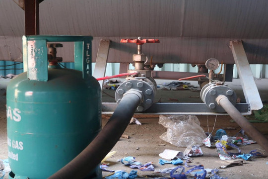 Hải Phòng: Nghi vấn hoạt động sang chiết gas sai phép