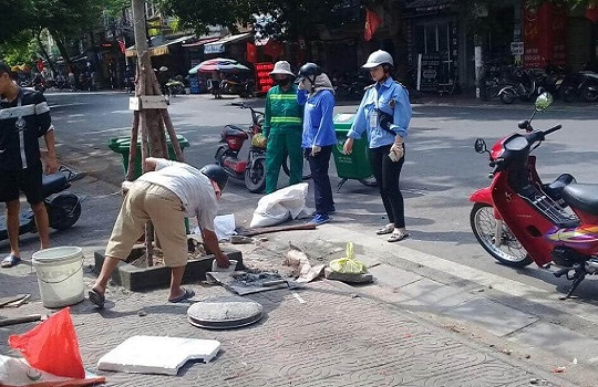 Hải Phòng: Nhiều cơ sở kinh doanh, điểm bán hàng còn xả rác bừa bãi