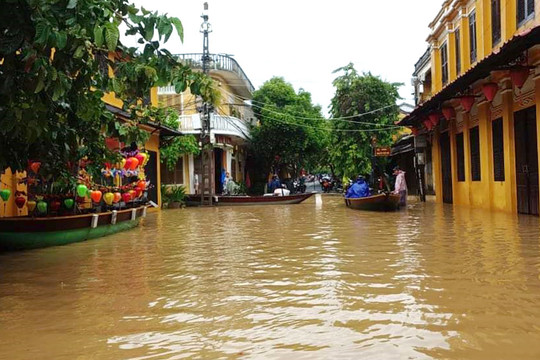 Mưa to, nước dâng cao gây thiệt hại nghiêm trọng tại Quảng Nam