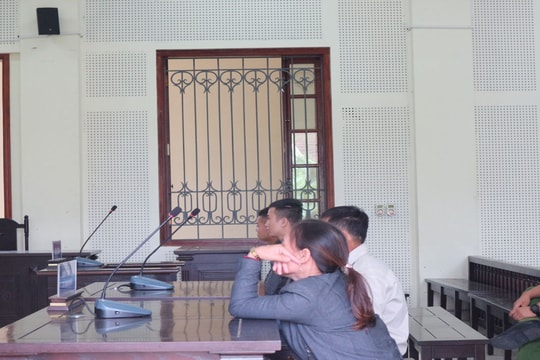 Mâu thuẫn khi nói chuyện, kéo đàn em đi chém đứt gân cơ tay đối thủ