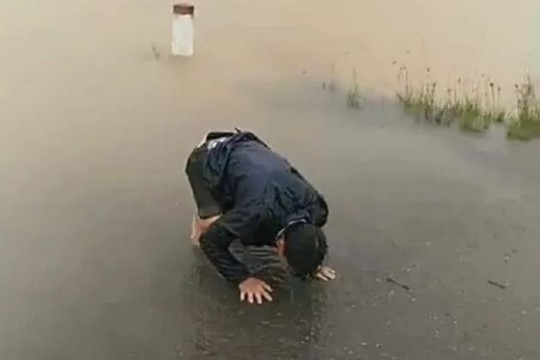 Sản phụ bị lũ cuốn trôi khi đang trên đường đi sinh con