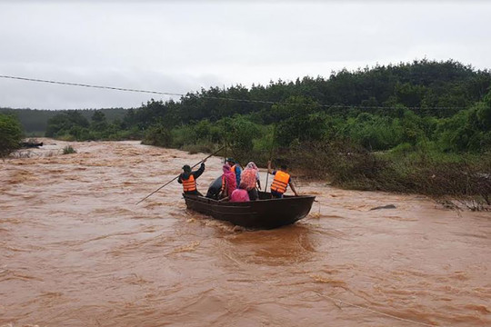 Mưa lớn gây sạt lở, thiệt hại về người và tài sản khu vực Bắc Tây Nguyên