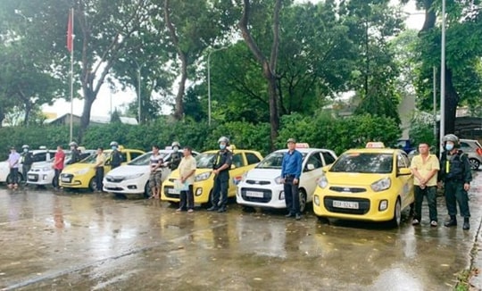 Tạm giữ 7 tài xế taxi đuổi đánh đồng nghiệp để tranh giành khách