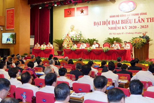 Thủ tướng: Xây dựng hình ảnh chiến sỹ CAND trở thành biểu tượng cao cả