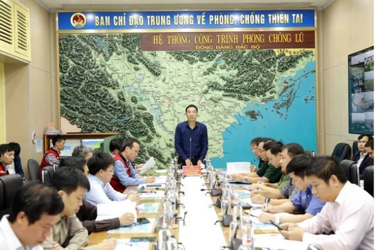 Rà soát, di dời người dân ở ngoài đê biển, tàu thuyền, chòi canh, kiên quyết không để người dân ở lạ