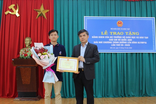 Bộ GD-ĐT tặng Bằng khen cho Á quân Đường lên đỉnh Olympia năm 2020