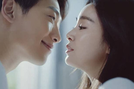 Sau pha 'trổ bóng' nổi da gà, Bi Rain rủ Kim Tae Hee đi tận hưởng thú vui sang chảnh