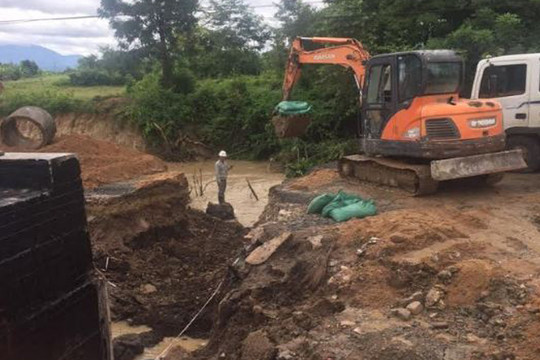 Gia Lai: Mưa lớn, Quốc lộ 25 bị chia cắt, giao thông tê liệt