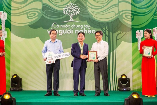 Các doanh nghiệp của “Bầu Hiển” ủng hộ 30 tỷ đồng cho quỹ “Vì người nghèo” trung ương