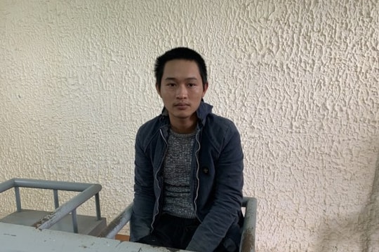 Ngáo đá đập phá tài sản, chém Phó trưởng Công an phường đứt gân tay