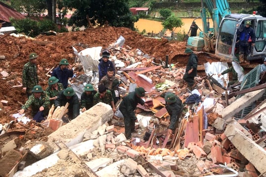 Thủ tướng: Tập trung cứu nạn, khắc phục hậu quả sạt lở đất tại Quảng Trị và Thừa Thiên Huế