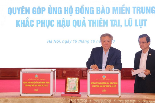 Toà án nhân dân tối cao ủng hộ đồng bào miền Trung bị thiệt hại do thiên tai, lũ lụt