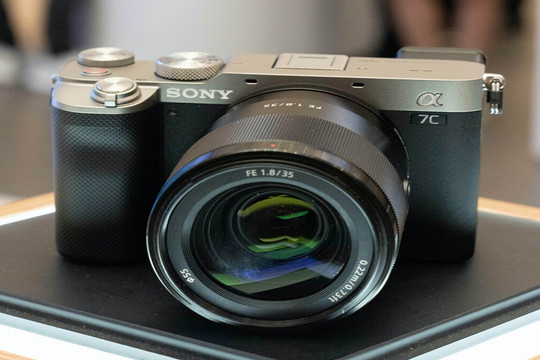 Sony trình làng máy ảnh siêu nhỏ gọn Alpha 7C