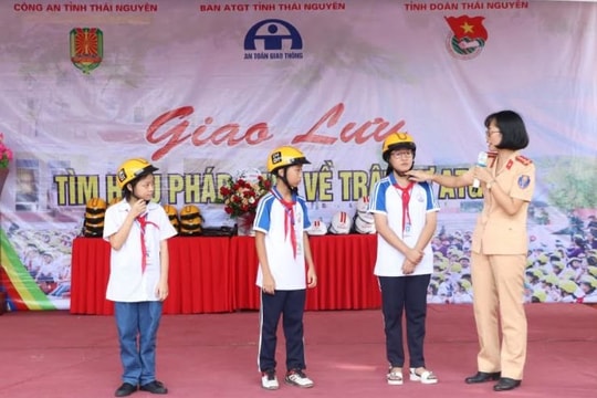 Thái nguyên: Tuyên truyền kiến thức pháp luật về an toàn giao thông cho học sinh