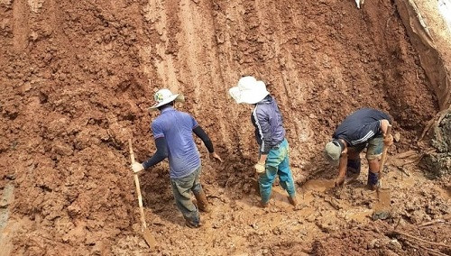 Gia Lai: Những bước chân không mỏi của các công nhân thi công suối Hội Phú