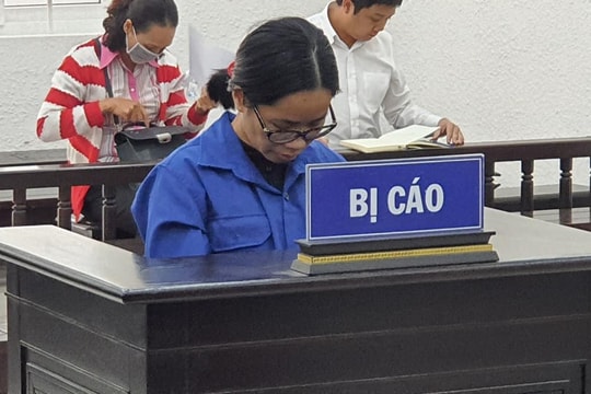 Nữ thạc sĩ lừa đảo đột ngột hỏng máy trợ thính trong ngày hầu tòa
