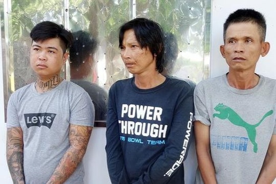 Tạm giữ 3 đối tượng cưỡng đoạt tài sản của khách hành hương