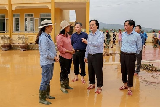 Cô giáo vùng lũ chia sẻ nỗi lo khi lũ đi qua