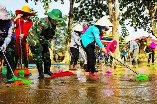 Miền Trung vừa chống bão số 9, vừa khắc phục hậu quả mưa lũ