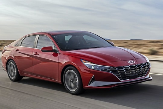 Hyundai Elantra có giá từ 19.700 USD